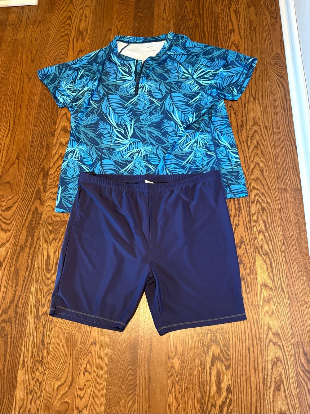 Inno Women’s Blue Tropical Leaf-Print Shirt Sleeved Navy Swim Shorts Set 2X